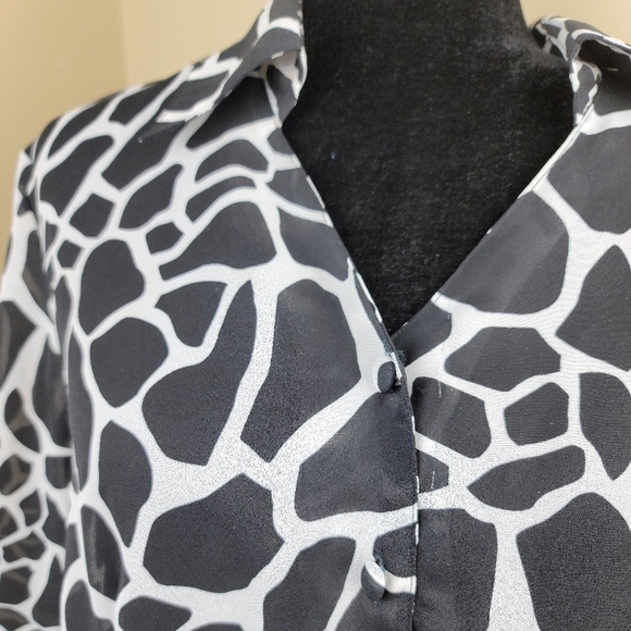 Kathy Che Animal print Button down top - Picture 5 of 12